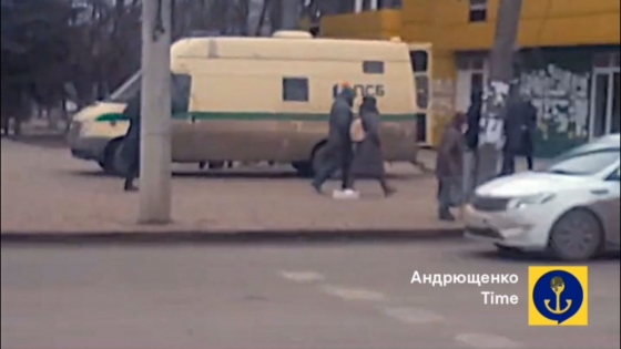 Росіяни завозять у Маріуполь гроші автобусами та використовують їх як &quot;мобільні банкомати&quot;, оскільки не довіряють &quot;місцевим гауляйтерам&quot;, - Андрющенко
