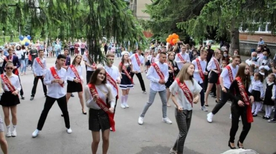639 першокласників почнуть навчальний рік у школах Краматорська: у місті відбулася нарада з освітянами середньої ланки