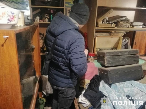Полицейские Краматорской оперативной зоны во время обысков изымали наркотические средства, оружие и взрывчатку (фото)