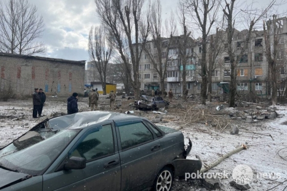 Окупанти вдарили по багатоповерхівці в Покровську, триває рятувальна операція