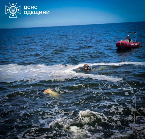 В Одесі водолази знайшли тіло поліцейської, яку напередодні збило хвилею у море