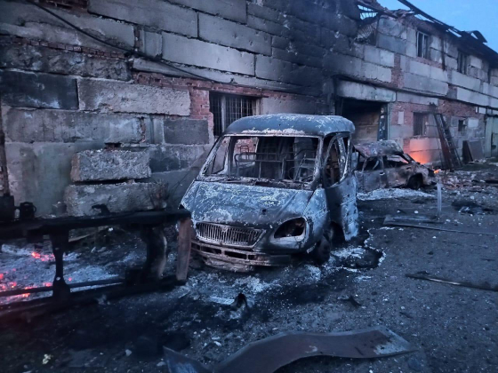 Росіяни вдарили 6 безпілотниками по будівельній базі у Слов’янську