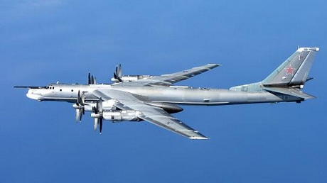 Бомбардировщики РФ летают над Европой с боевыми ракетами - фото НАТО