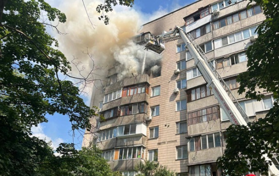 У Києві чоловік підірвав квартиру, щоб не впустити поліцію