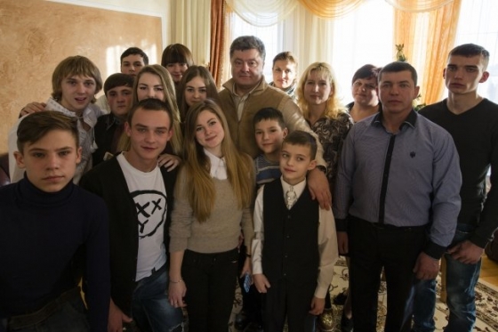 Порошенко на Ивано-Франковщине встретился с детьми из Донецкой области 