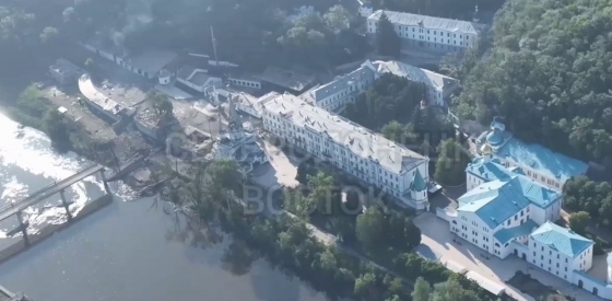 Святогорская лавра с вражеского беспилотника: взорван мост (видео)