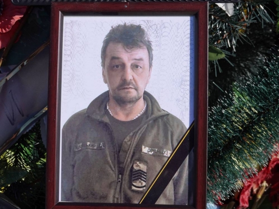 Пішов на фронт добровольцем попри вік: у Краматорську поховали військовослужбовця Дмитра Маковського