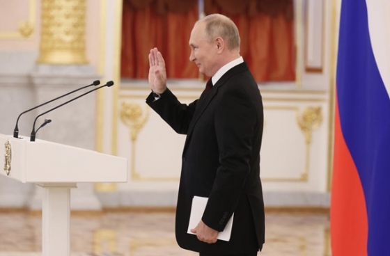 Путин ведет рисковую игру с Украиной - Times