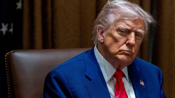Рейтинг схвалення Трампа впав до рекордно низьких 42%
