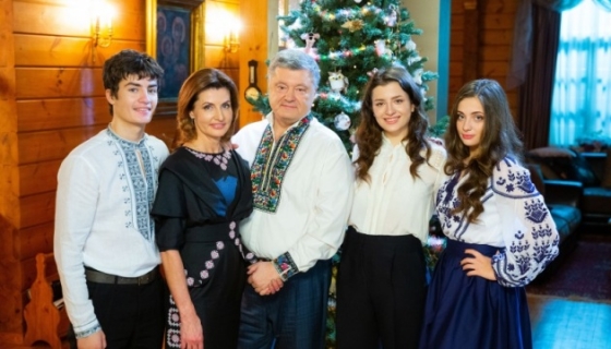 Порошенко поздравил украинцев с Рождеством и рождением независимой церкви