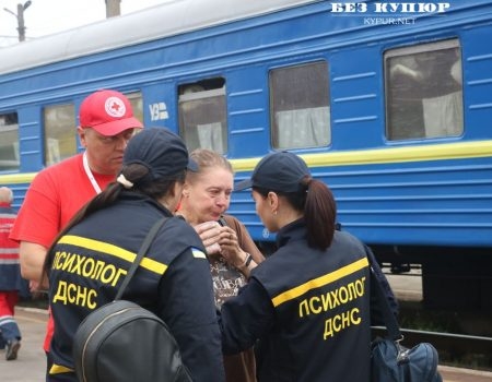 Кабмін розподілить евакуйованих жителів Донеччини по 13 областях 