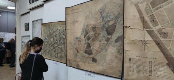 В Славянске открылась выставка уникальных карт города