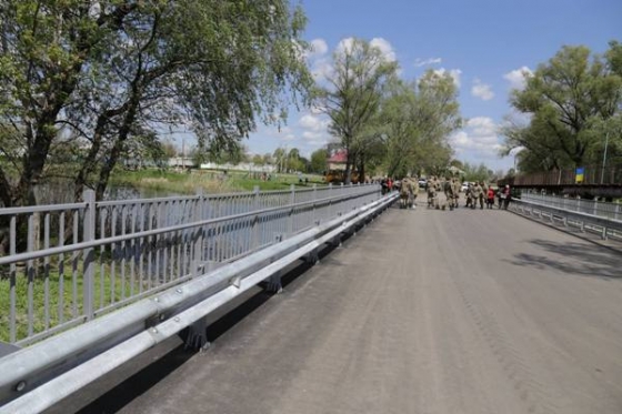 На ремонт автомобильного моста через реку в поселке Новоайдар потратили один миллион гривен (фото) 