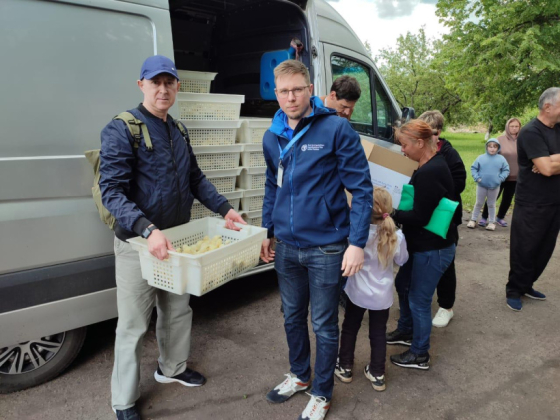 Домогосподарствам Святогірської громади надали курчат від FAO