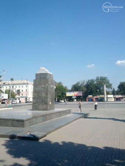 В Мариуполе под покровом ночи демонтировали еще один памятник Ленину 
