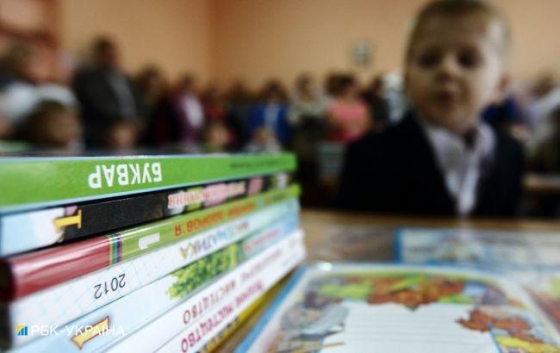 Школи та вузи зможуть відновити очне навчання: які умови