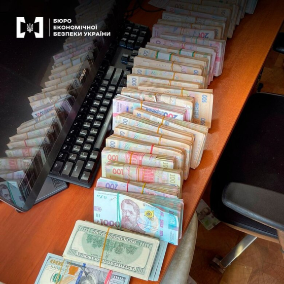 БЕБ викрило підпільне виробництво фейкових батарейок. Щомісяця зловмисники заробляли по 10 мільйонів