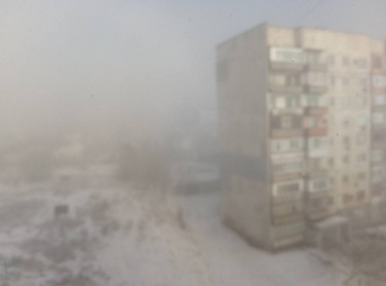 Район Мариуполя затянуло плотным смогом с химическим запахом: жители грешат на турецкий завод 