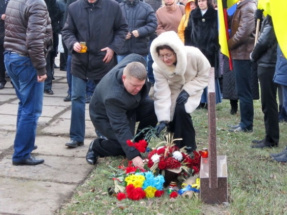 Краматорск траурный митинг в память о жертвах голодоморов