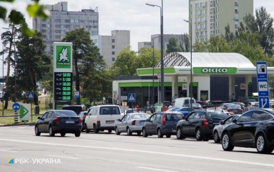 Когда исчезнут очереди на АЗС и снизится цена на бензин: прогноз Кабмина