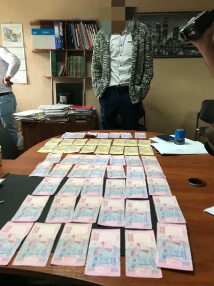Чиновник из Госгеокадастра Донецкой области задержан на взятке 