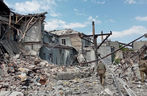 За добу ворог обстріляв 18 населених пунктів Донеччини, руйнувань зазнали 60 цивільних об’єктів
