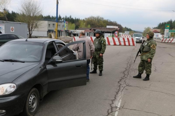 За сутки на блокпостах Славянского района задержаны четверо разыскиваемых,  среди них - двое участников НВФ