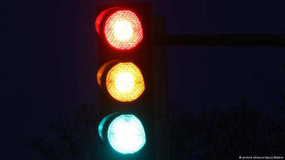 На українських світлофорах змінять один колір