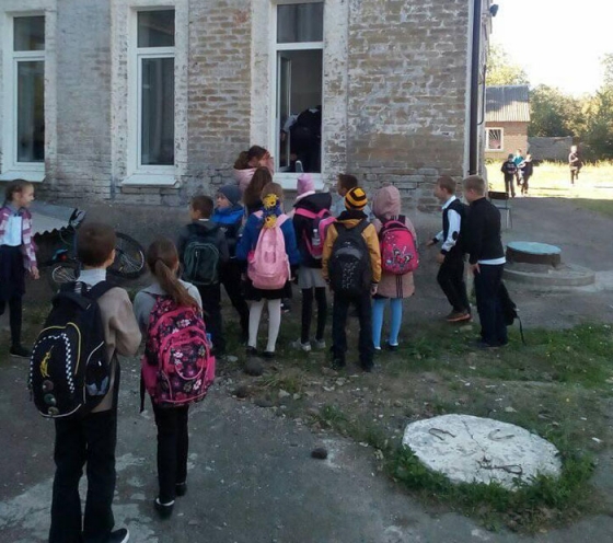 В 31-ю школу Краматорска дети проникали... через окно
