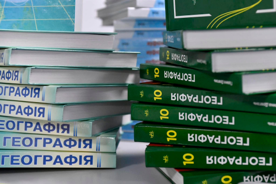 Південна Корея профінансувала друк 300 тис. українських підручників з географії для 10 класу