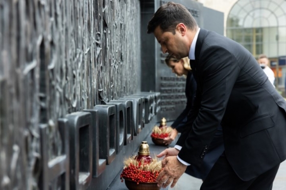 В Вашингтоне супруги Зеленские почтили память жертв Голодомора 1932-1933 годов в Украине 