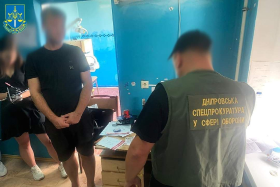Лікар ВЛК на Дніпропетровщині вимагав 20 тис. грн хабаря за зміну категорії придатності, - прокуратура