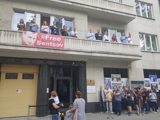 В Варшаве избиратели выстроились в очередь на голосование