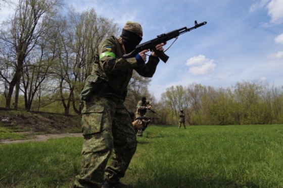 Художник, експрацівник космічного агентства, робітники: хто і чому бере зброю і стає добровольцем у Краматорську