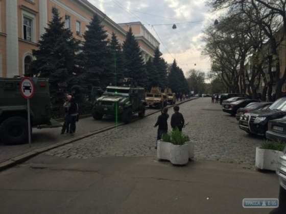 В Одессу стягивают &quot;Альфу&quot; и боевую технику