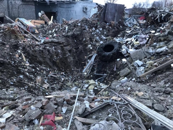 Росіяни обстріляли готель в Харківській області, троє постраждалих, загинуло немовля