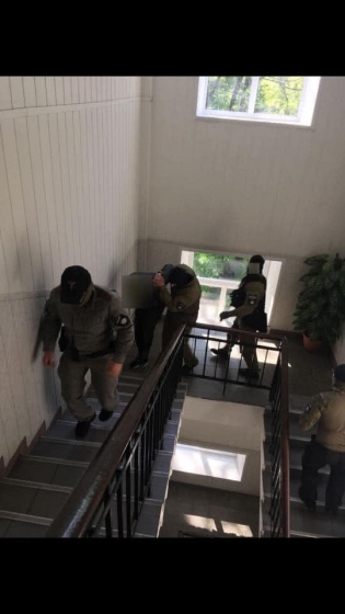 Силовики накрыли банду похитителей людей, в которую входили правоохранители