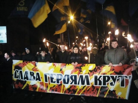 Факельное шествие по случаю чествования героев Крут проходит в Киеве