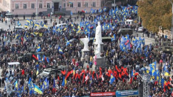 В Киеве &quot;Правый сектор&quot; и &quot;Свобода&quot; проводят &quot;Марш героев&quot; (фото, видео)