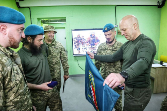 Вадим Філашкін вручив морським піхотинцям відзнаки Голови Ради оборони Донецької області 