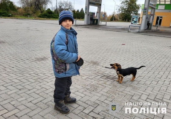 Поліція врятувала з Бахмута 8-річного хлопчика: його тато і вагітна мама загинули внаслідок обстрілу