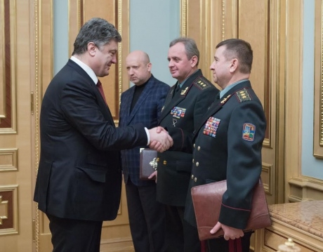Порошенко вернул в Генштаб люстрированного генерал-полковника