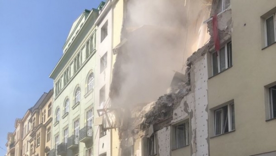 Вследствие мощного взрыва в Вене на прохожих обрушилась часть пятиэтажного дома: травмированы 10 человек