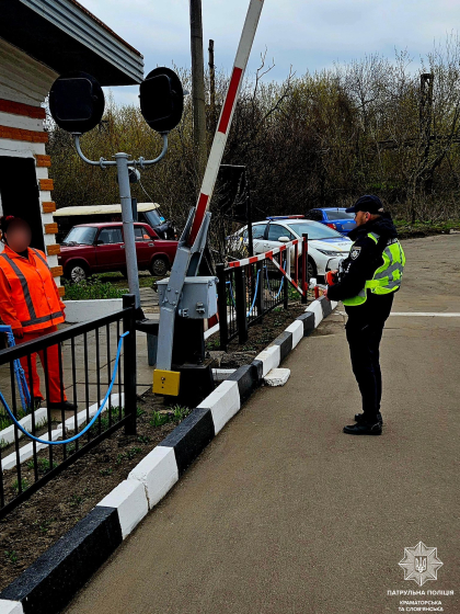 Сьогодні інспектори відділу безпеки дорожнього руху провели перевірку залізничних переїздів