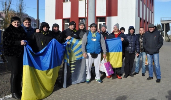 В Краматорске торжественно встретили чемпиона мира по пауэрлифтингу Алексея Бычкова