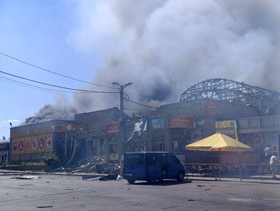 У Слов&#039;янську ворог завдав удару по готелі, у Дружківці - по ринку