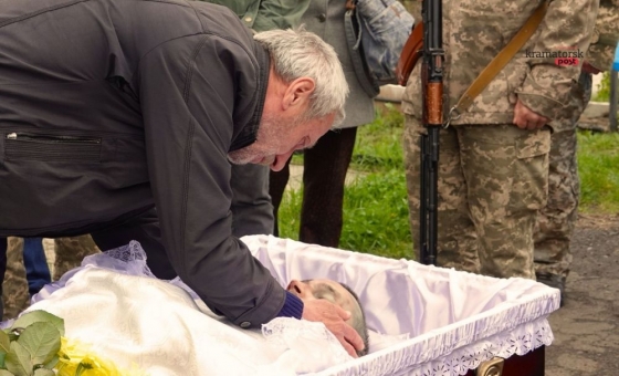 Загинув у день народження батька: у Краматорську попрощалися з військовослужбовцем Володимиром Войтюком