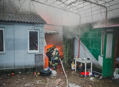 Пожежу в краматорському селищі гасили 18 рятувальників