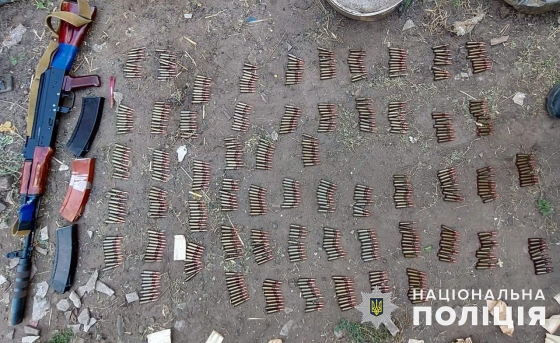 Поліцейські вилучили у мешканця Краматорського району нелегальну зброю та боєприпаси