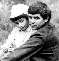 Максим с отцом, 70-е годы. «Вы плохо представляете, какие последствия мне грозят из-за фантазий отца»